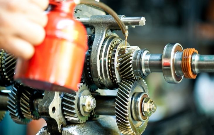 تعویض روغن گیربکس اتوماتیک هر چند کیلومتر باید انجام شود؟ + نکات طلایی