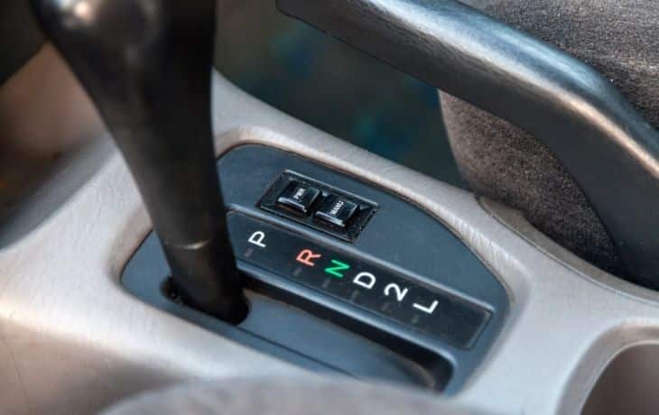 گیربکس اتوماتیک دنده نمی‌اندازد؟ (راهنمای کامل عیب‌یابی)